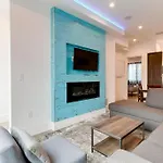 Modern 4 Bedroom home with rooftop deck #1