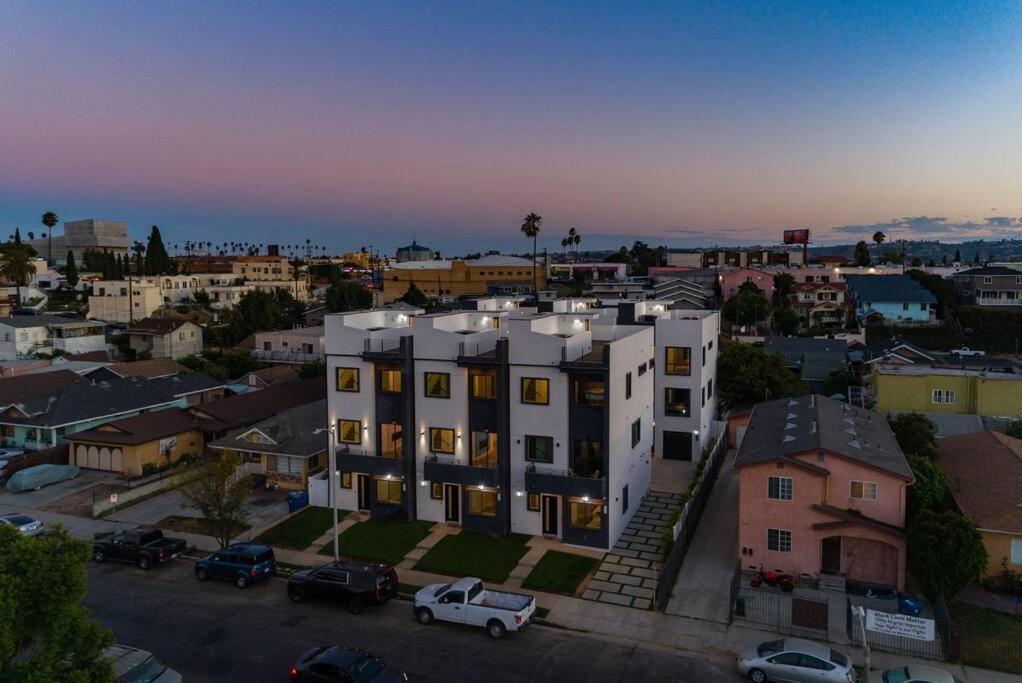 Modern 4 Bedroom With Rooftop Deck #1 * Los Angeles