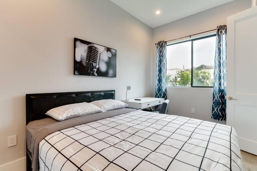 Villa Modern 4 Bedroom With Rooftop Deck #1 *