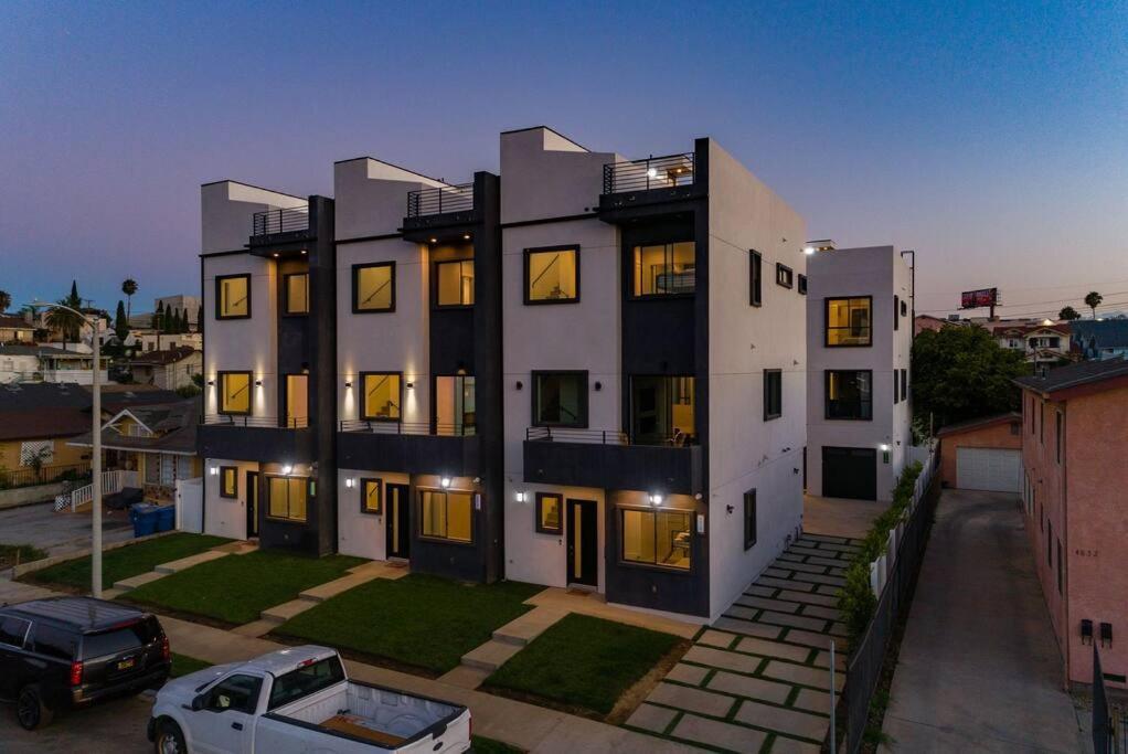 Modern 4 Bedroom With Rooftop Deck #1 Villa *